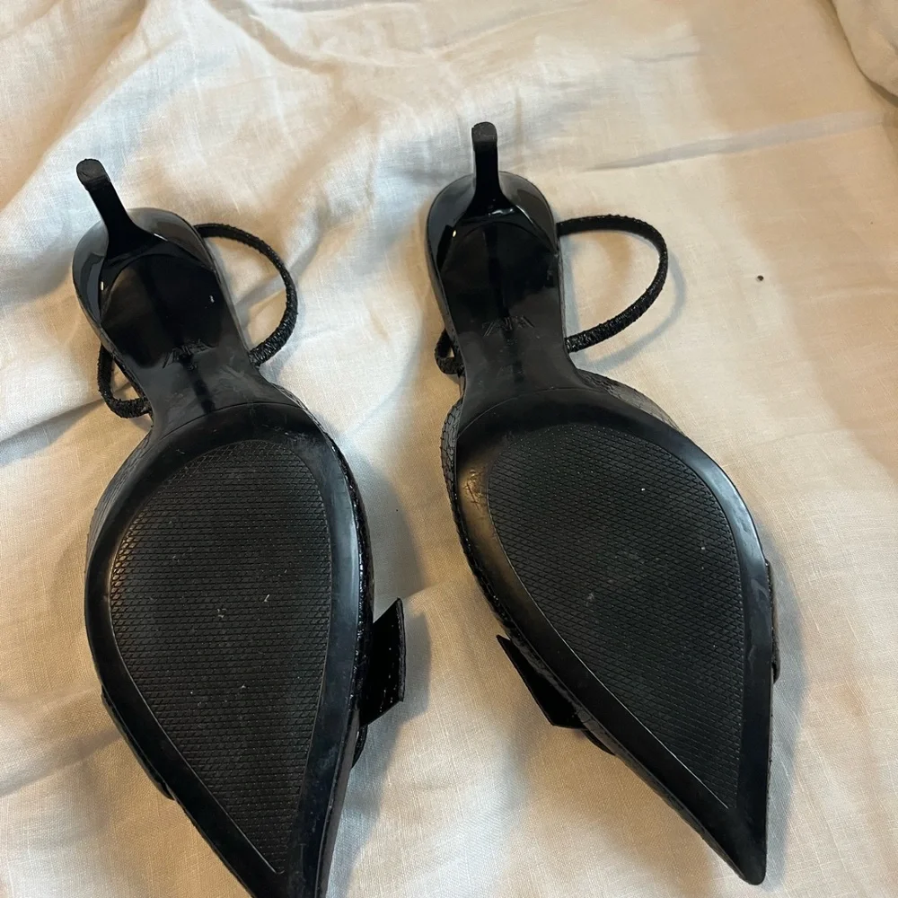 Zara Black Women's Shoes - Picture 2 of 2